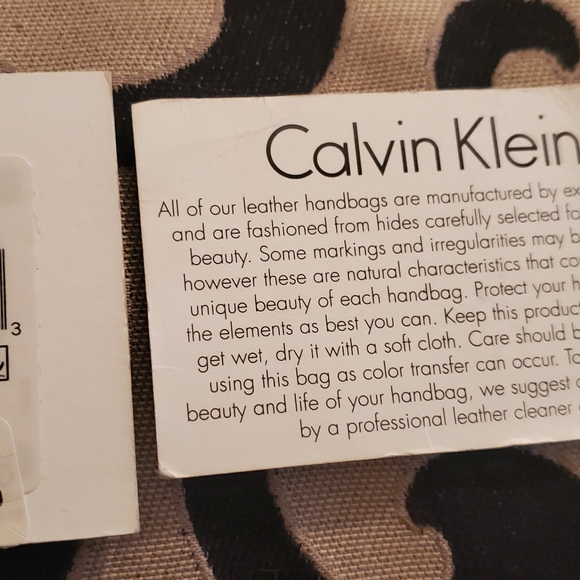 Calvin Klein pebble leather messenger - Picture 6 of 8